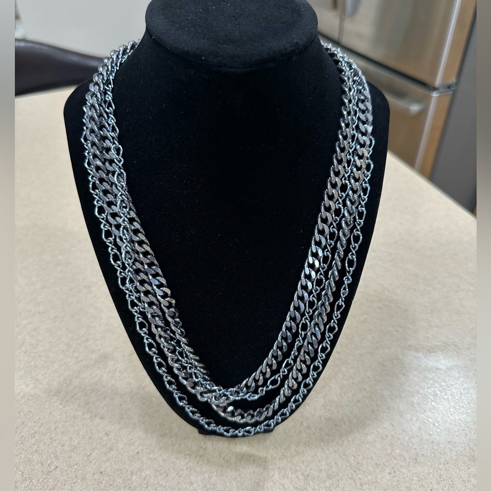 Sabika long chain necklace